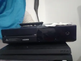 Xbox One Negra con Mando