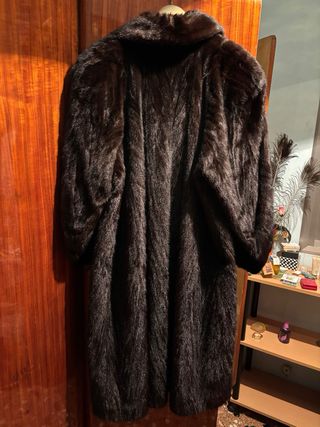 Abrigo de piel marrón