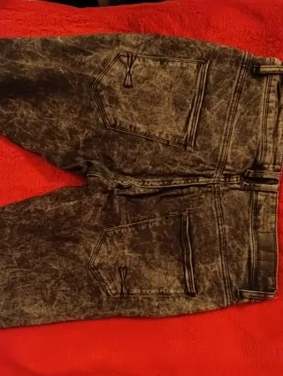 Pantalón vaquero skinny desgastado