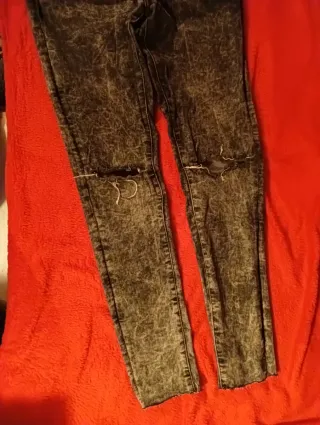 Pantalón vaquero skinny desgastado