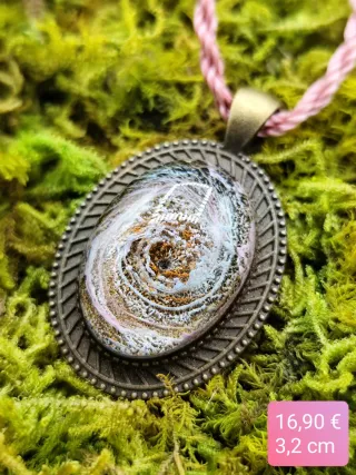 Colgante artesanal resina Belle