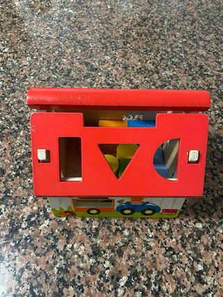Casa de madera para clasificar formas