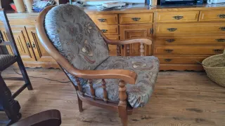 Poltrona vintage in tessuto e legno