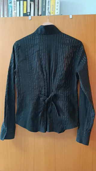 Camisa negra rayas M a 1€