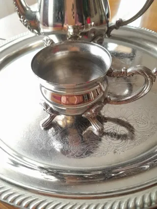 Juego de té plateado con bandeja