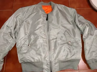 Chaqueta Alpha Industries MA1 Plateada