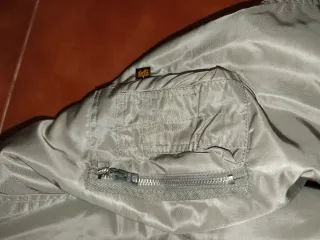 Chaqueta Alpha Industries MA1 Plateada