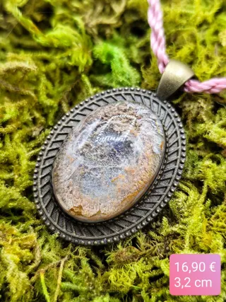 Colgante artesanal resina inspiración Belle