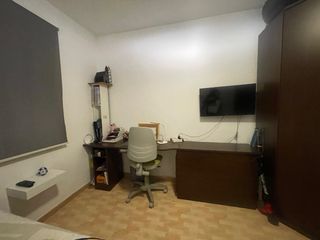 Mueble de esquina modular marrón y escritorio