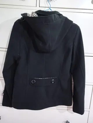 Chaqueta negra con botones