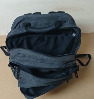 Mochila Eastpak azul oscuro y gris