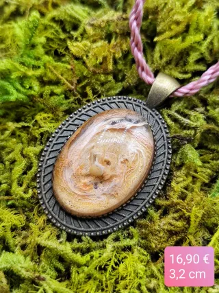 Colgante artesanal resina Belle