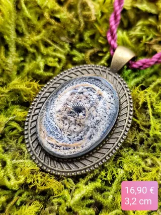 Colgante artesanal resina Belle