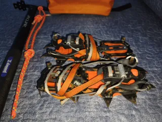 Piolet travesía simond y crampones petzl vasak