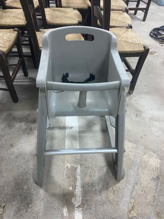 Trona bebé de plástico gris