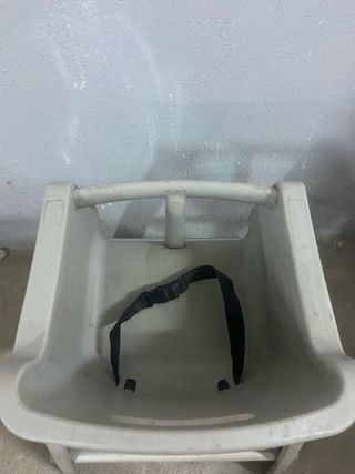 Trona bebé de plástico gris