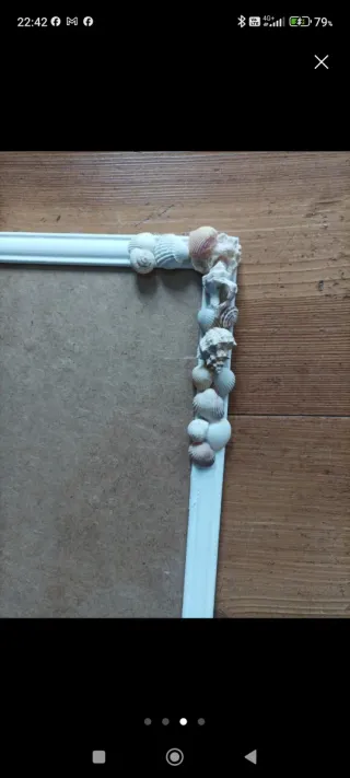 Cornice shabby chic con conchiglie