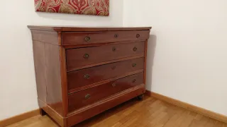 Cómoda antigua de madera