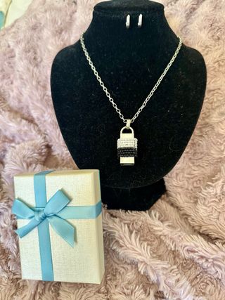 Collar y pendientes candado plateado