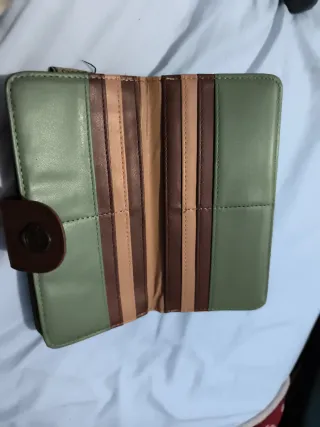 Vendo monedero en buen estado lo pago a mano