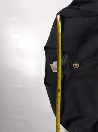 Americana negra botones dorados