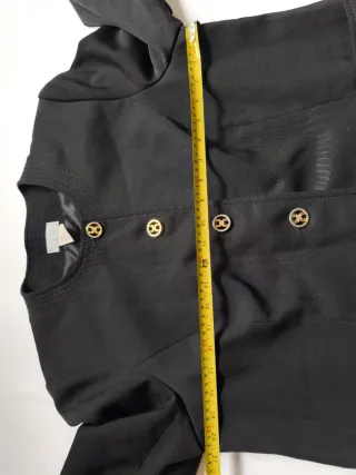 Americana negra botones dorados