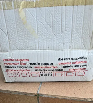 Material de oficina: carpetas y cajetines.