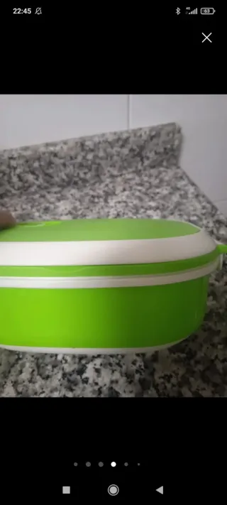 Jarra e contenitori verde e arancione