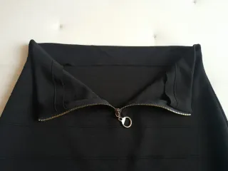 Falda elástica negra