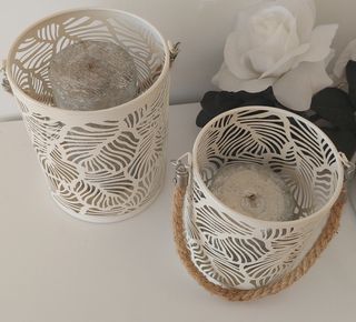 Set di 2 candelabri in metallo bianco