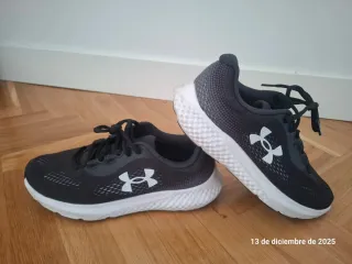 Zapatillas Under Armour Negras y Blancas