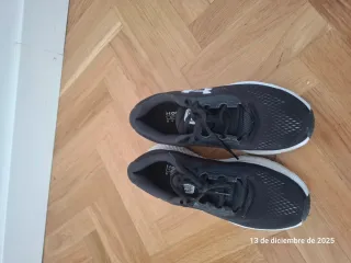 Zapatillas Under Armour Negras y Blancas