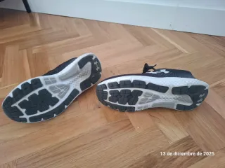 Zapatillas Under Armour Negras y Blancas