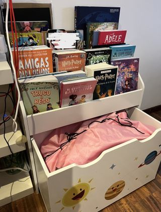Libreria per bambini in legno bianco