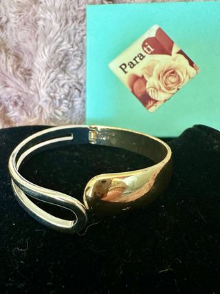 Pulsera dorada y plateada