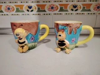 Tazze in ceramica di Maya l'Ape