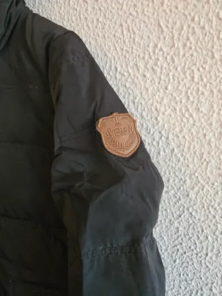 Cazadora de plumas negra