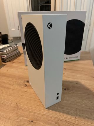 Xbox Series S Blanca + 2 Mandos