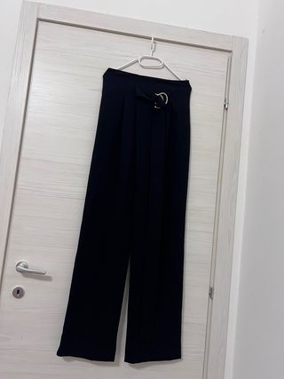 Pantaloni neri eleganti con cintura