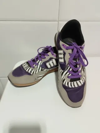Zapatillas Mustang grises y moradas