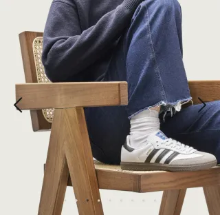 Zapatillas Blancas y Negras