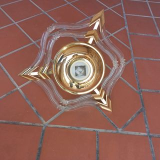 Lampada da soffitto dorata e trasparente