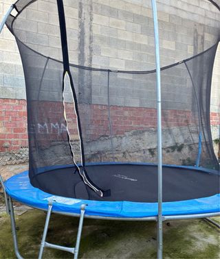 Cama elástica con red de seguridad