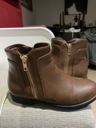 Botines marrones niña