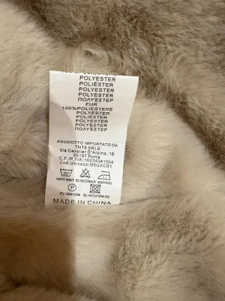 Giubbotto in ecopelle nera con pelo da donna