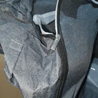 Bolsa protectora para ropa gris