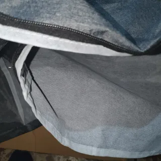 Bolsa protectora para ropa gris