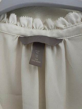 Blusa H&M Volantes Lazada Crudo Talla XL