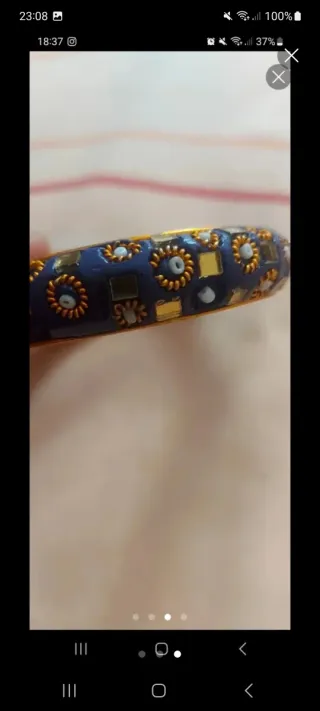 Pulsera cerámica azul y dorada con pedrería