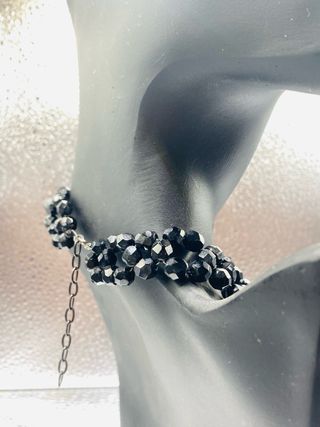 Gargantilla de piedras negras brillantes